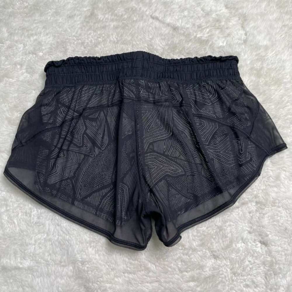 Lululemon Women's City Sky Run By Short Black Dottie Tribe White Black Size 4